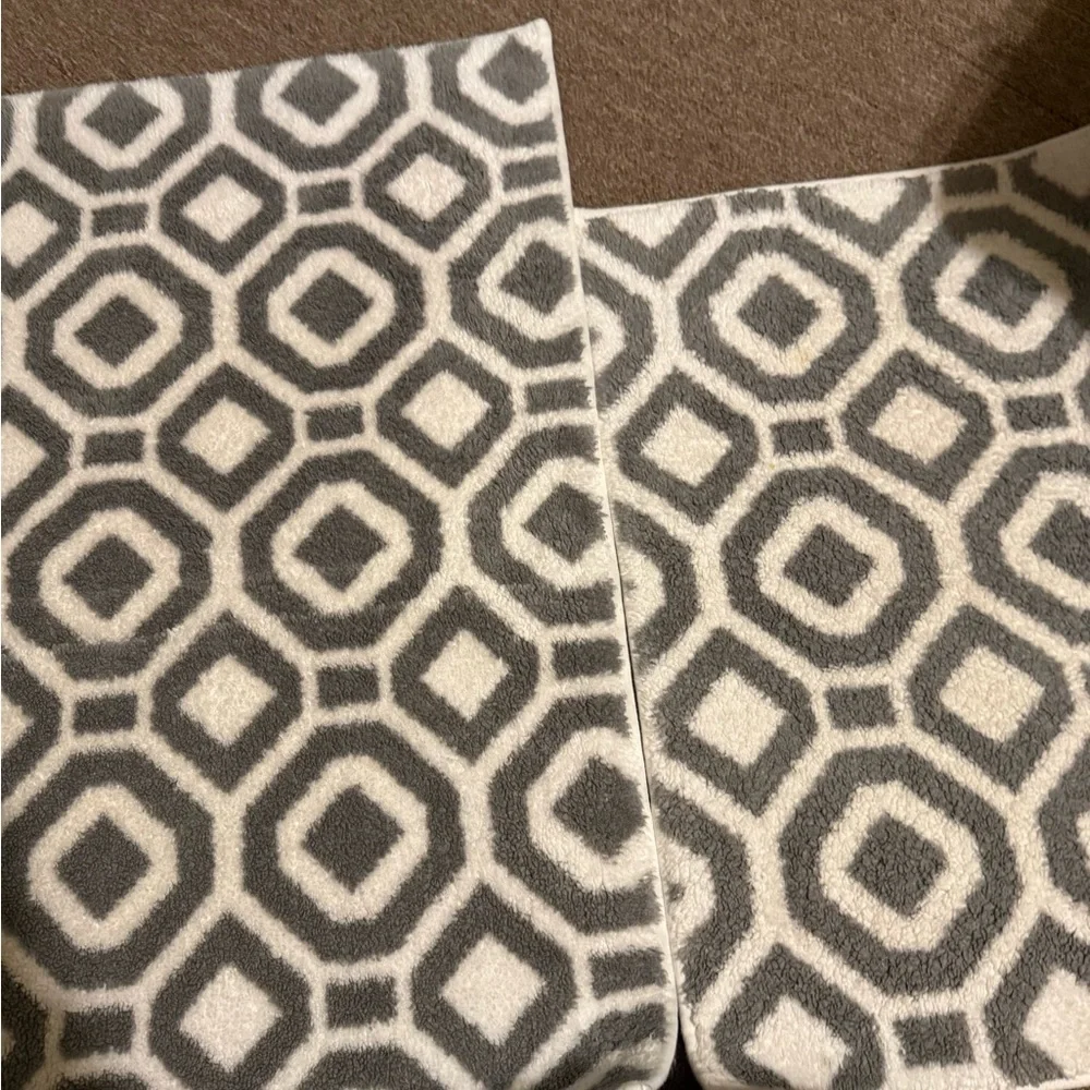 Target Gray and White Geometric Bath Mats